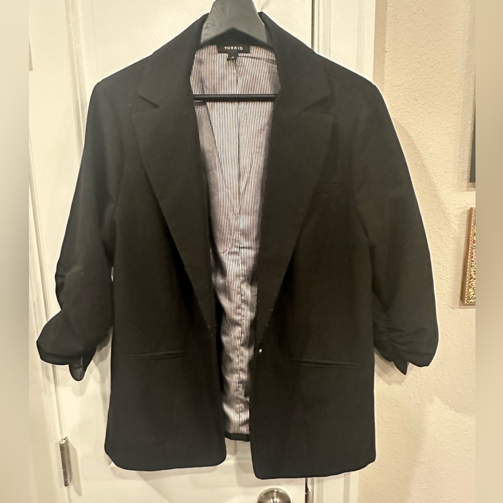 Torrid Women’s Black Blazer w/Cinched Sleeves
